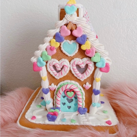 LOVE & CUPCAKES Pastel Valentine’s LightUp Conversation Hearts Gingerbread House - Picture 3 of 3